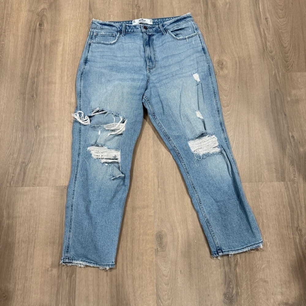 Hollister Curvy High-Rise Mom Jeans Light Blue Distressed Size 11S - W30 L25.